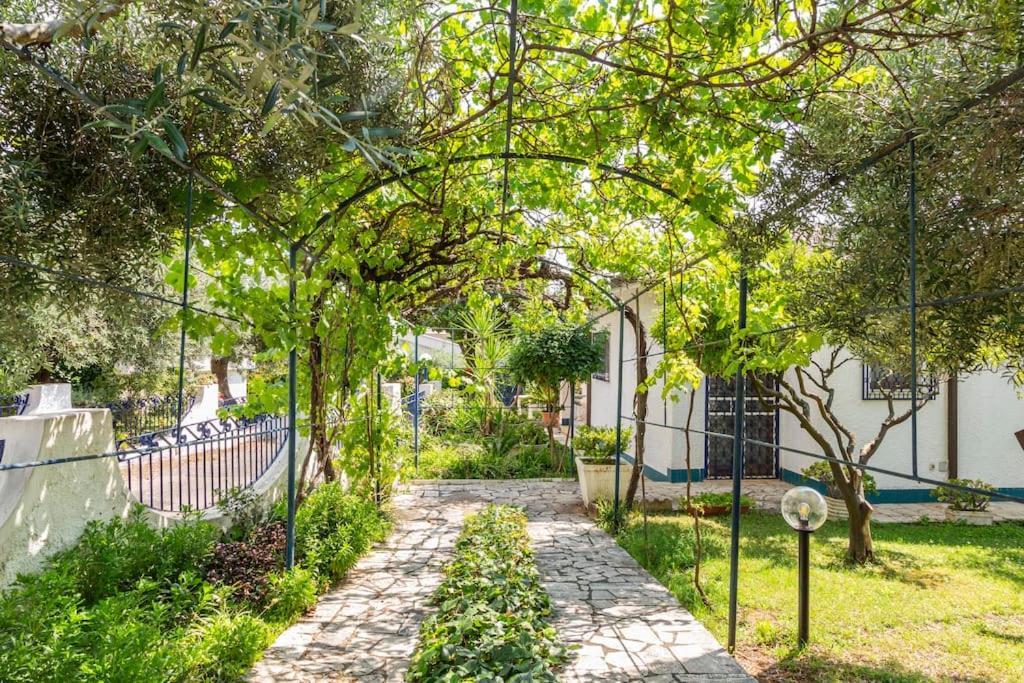 Historic Luxury Villa Terracina Exterior photo